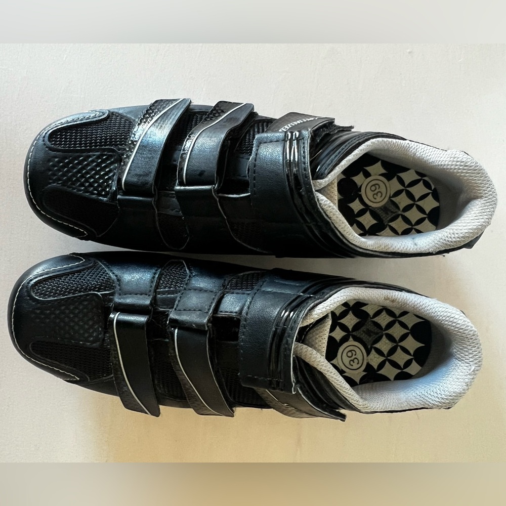 Riata size 8 cycling shoes with SPD (2-bolt) clip - black